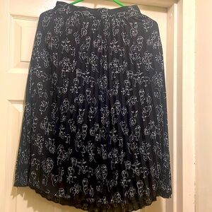 Pleated skirt with faces
